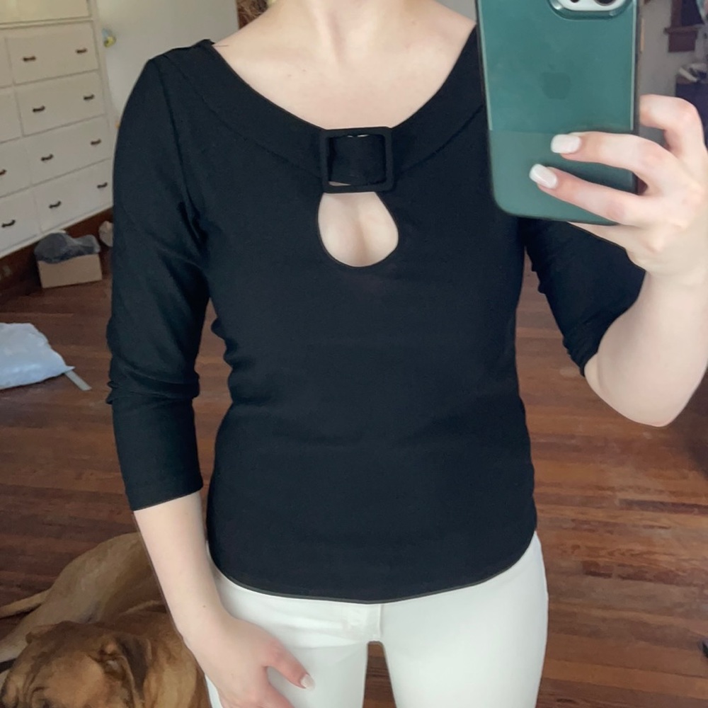 Black 3/4 sleeve black shirt with keyhole cutout